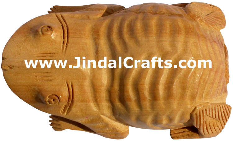 Kadam Wood Hand Carved Frog India Artifacts Arts