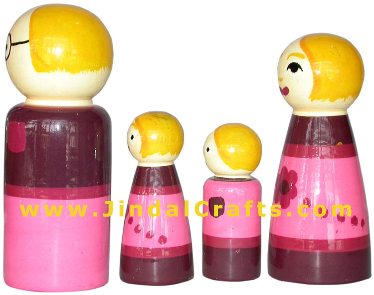 Handmade Hand Painted Wooden Home Decorative Family Figure Handicrafts Artifact